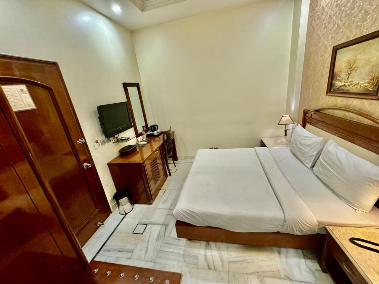 Hotel Florence Inn, Karol Bagh, New Delhi, 2 Min From Metro المظهر الخارجي الصورة