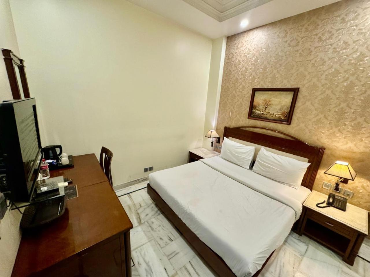 Hotel Florence Inn, Karol Bagh, New Delhi, 2 Min From Metro المظهر الخارجي الصورة