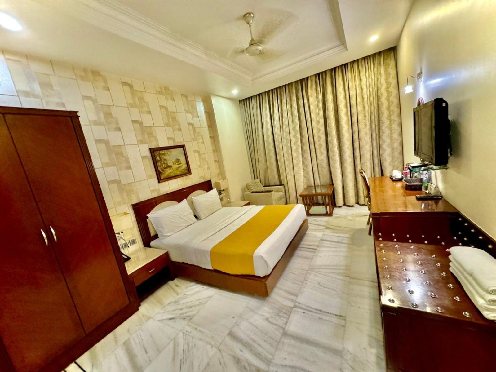 Hotel Florence Inn, Karol Bagh, New Delhi, 2 Min From Metro المظهر الخارجي الصورة
