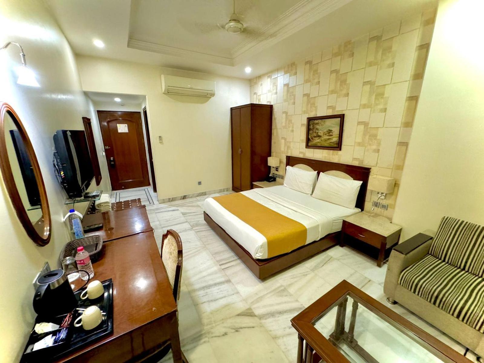 Hotel Florence Inn, Karol Bagh, New Delhi, 2 Min From Metro المظهر الخارجي الصورة