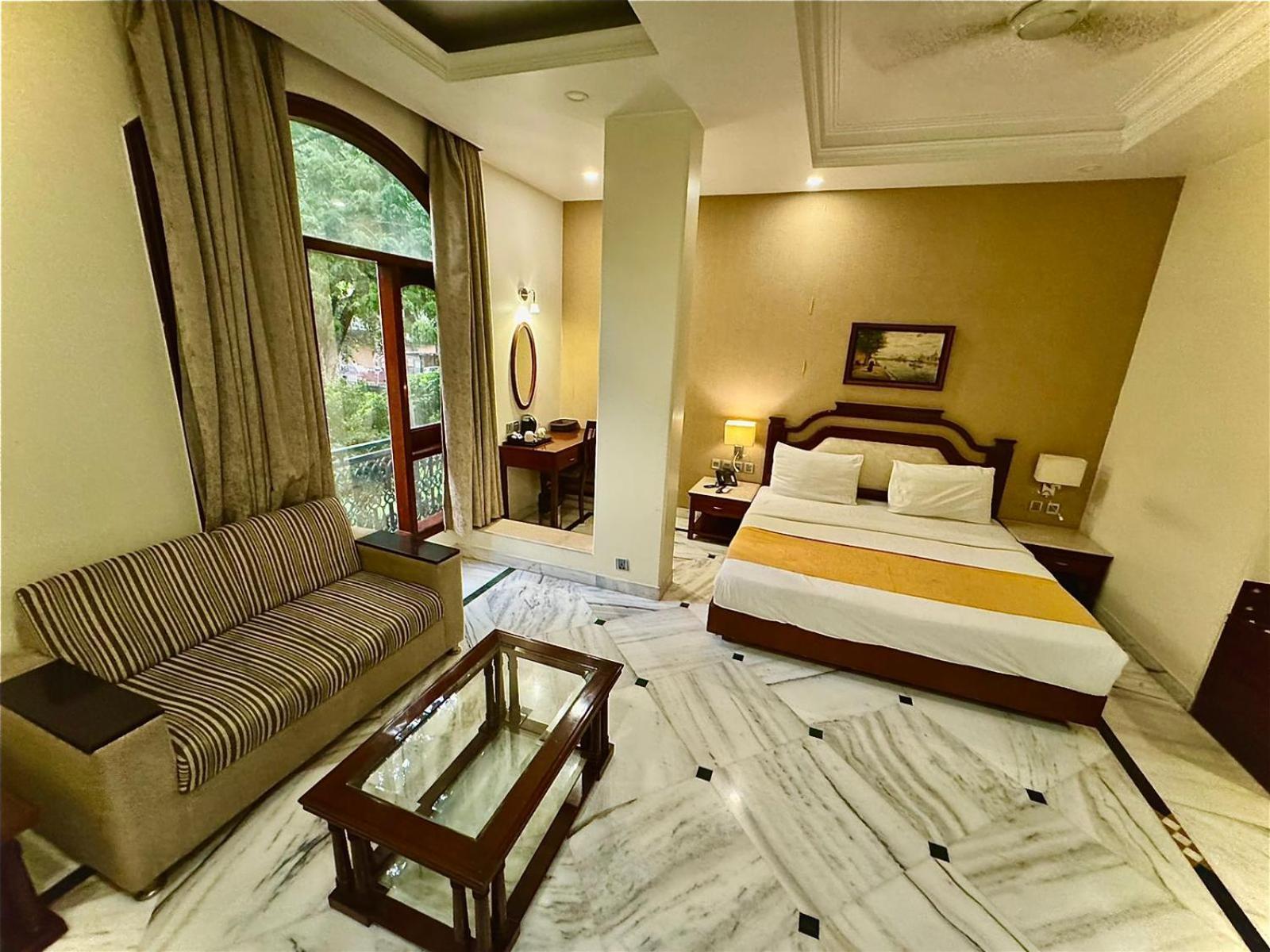 Hotel Florence Inn, Karol Bagh, New Delhi, 2 Min From Metro المظهر الخارجي الصورة